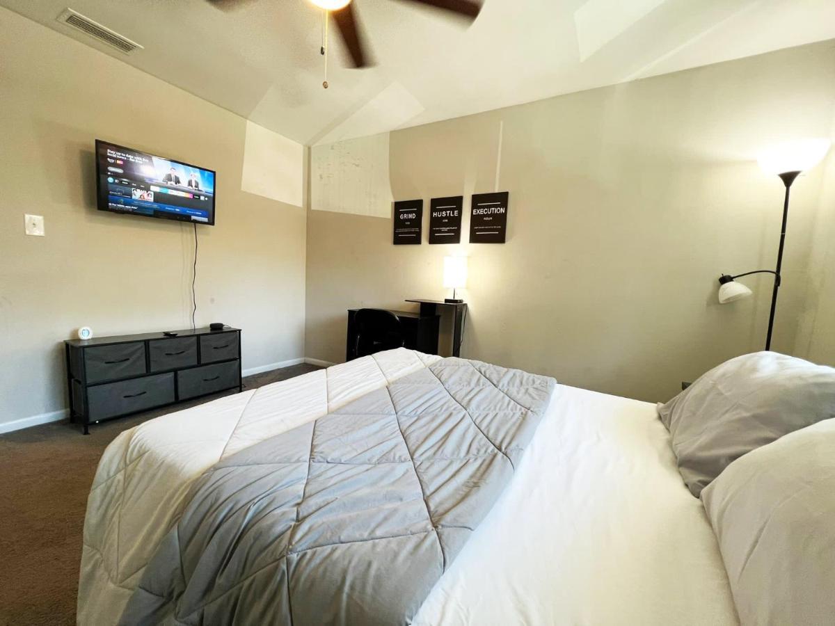 The Lux 28 Tvs Every Room Free Wifi Атланта Екстериор снимка